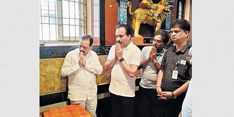 ಸುಳ್ಳೂರುಪೇಟೆಯ ಶ್ರೀ ಚೆಂಗಾಲಮ್ಮ ದೇವಸ್ಥಾನದಲ್ಲಿ ಇಸ್ರೋ ಮುಖ್ಯಸ್ಥ ಸೋಮನಾಥ್ ಶುಕ್ರವಾರ ಪ್ರಾರ್ಥನೆ ಸಲ್ಲಿಸಿದರು.