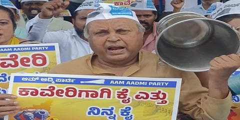 ತಮಿಳುನಾಡಿಗೆ ಕಾವೇರಿ ನೀರು ಹರಿಸುತ್ತಿರುವುದನ್ನು ವಿರೋಧಿಸಿ ನಡೆದ ಪ್ರತಿಭಟನೆಯಲ್ಲಿ ಮುಖ್ಯಮಂತ್ರಿ ಚಂದ್ರು