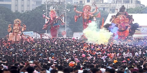 ಗಣೇಶ ಮೂರ್ತಿಗಳ ಮೆರವಣಿಗೆ ಕಾರ್ಯಕ್ರಮ