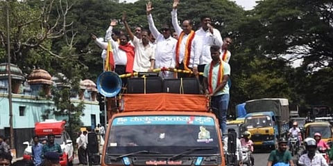 ತಮಿಳುನಾಡಿಗೆ ಕಾವೇರಿ ನೀರು ಬಿಡುವ ರಾಜ್ಯ ಸರ್ಕಾರದ ನಿರ್ಧಾರದ ವಿರುದ್ಧ ಇಂದು ಕರ್ನಾಟಕ ಬಂದ್‌ನಲ್ಲಿ ಪಾಲ್ಗೊಳ್ಳುವಂತೆ ಕನ್ನಡ ಕಾರ್ಯಕರ್ತರು ವಾಟಾಳ್ ನಾಗರಾಜ್ ಒತ್ತಾಯಿಸಿದ್ದಾರೆ