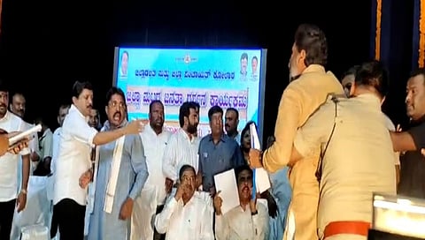 ಜನತಾ ದರ್ಶನ ವೇದಿಕೆಯಲ್ಲಿ ಕಿತ್ತಾಟ