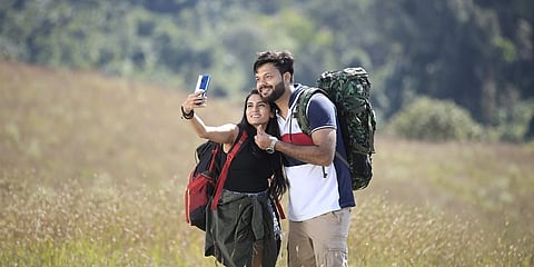 ಕ್ಲಾಂತ ಚಿತ್ರದಲ್ಲಿ ಸಂಗೀತಾ ಭಟ್ ಮತ್ತು ವಿಘ್ನೇಶ್