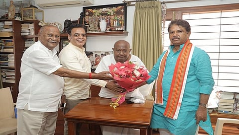 ದೇವೇಗೌಡರನ್ನು ಭೇಟಿ ಮಾಡಿದ ಬಿಜೆಪಿ ನಾಯಕರು