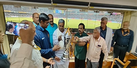 ಪ್ರಖರ್ ಚತುರ್ವೇದಿ ಅಭಿನಂದಿಸಿದ ಸಿಎಂ ಸಿದ್ದರಾಮಯ್ಯ