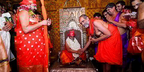 ಸರ್ವಜ್ಞ ಪೀಠಾರೋಹಣ ಮಾಡಿದ ಪುತ್ತಿಗೆ ಶ್ರೀ ಸುಗುಣೇಂದ್ರ ತೀರ್ಥ ಸ್ವಾಮೀಜಿ
