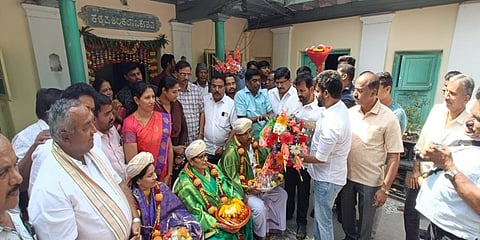 ಅರುಣ್ ಯೋಗಿರಾಜ್ ಕುಟುಂಬಸ್ಥರಿಗೆ ಸನ್ಮಾನದ ಚಿತ್ರ