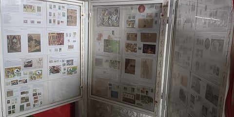 ಪ್ರದರ್ಶನಕ್ಕಿಡಲಾಗಿರುವ ಅಂಚೆಚೀಟಿಗಳು