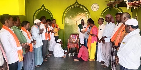 ಹುಬ್ಬಳ್ಳಿ ತಾಲೂಕಿನ ಹಲ್ಯಾಳ್ ಗ್ರಾಮದ ನೂರಾನಿ ಮಸೀದಿಯೊಳಗೆ ರಾಮನಿಗೆ ಪೂಜೆ