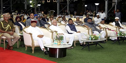 ರಾಜ್ಯಪಾಲರೊಂದಿಗೆ ಡಿಕೆಶಿ ಮತ್ತಿತರರು