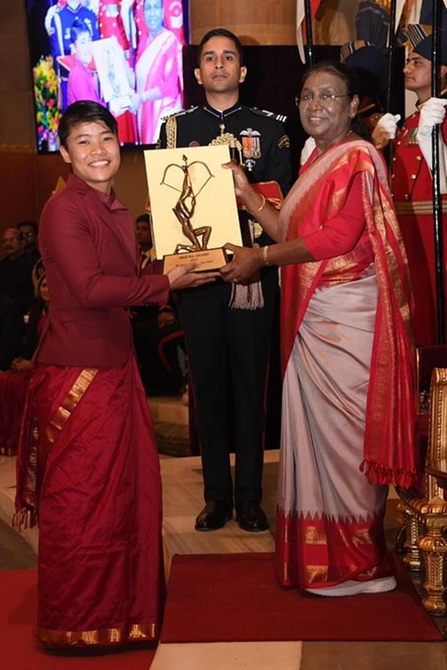 ನಯೊರೆಮ್ ರೊಶಿಬಿನಾ ದೇವಿ(ವುಶು)