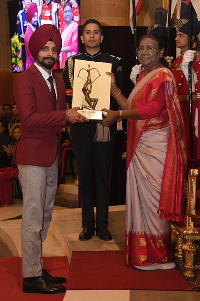 ಹರಿಂದರ್ ಪಾಲ್ ಸಿಂಗ್(ಸ್ಕ್ವಾಷ್)