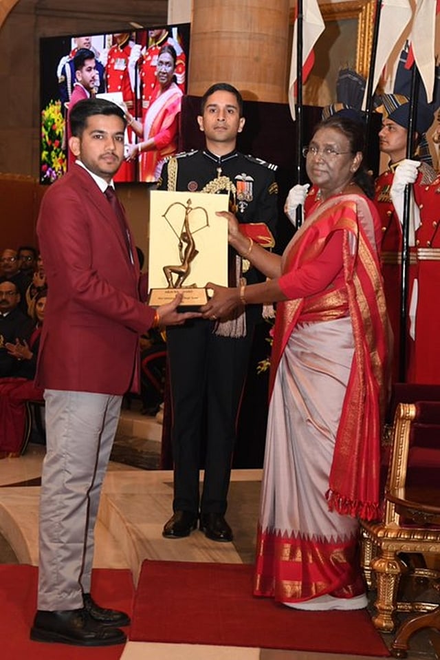 ಐಶ್ವರಿ ಪ್ರತಾಪ್ ಸಿಂಗ್(ಶೂಟಿಂಗ್)