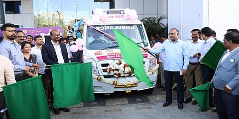 ಆಂಬ್ಯುಲೆನ್ಸ್ ಸೇವೆಗೆ ದಿನೇಶ್ ಗುಂಡೂರಾವ್ ಚಾಲನೆ