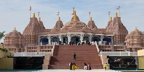 BAPS ಹಿಂದೂ ಮಂದಿರವು ಯುಎಇಯ ಅಬುಧಾಬಿಯಲ್ಲಿ ಬೋಚಸನ್ವಾಸಿ ಅಕ್ಷರ ಪುರುಷೋತ್ತಮ ಸ್ವಾಮಿ ನಾರಾಯಣ ಸಂಸ್ಥೆ ನಿರ್ಮಿಸಿರುವ ಸಾಂಪ್ರದಾಯಿಕ ಹಿಂದೂ ಪೂಜಾ ಸ್ಥಳವಾಗಿದೆ. ಮಂದಿರವು 108 ಅಡಿ ಎತ್ತರ, 262 ಅಡಿ ಉದ್ದ ಮತ್ತು 180 ಅಡಿ ಅಗಲವಿದೆ.