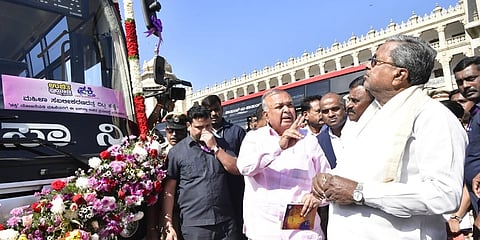 ಅಶ್ವಮೇಧ ಬಸ್ಸುಗಳಿಗೆ ಮುಖ್ಯಮಂತ್ರಿ ಸಿದ್ದರಾಮಯ್ಯ ಚಾಲನೆ