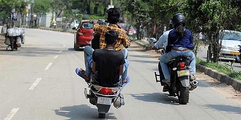 ಬೈಕ್ ವೀಲಿಂಗ್ (ಸಾಂದರ್ಭಿಕ ಚಿತ್ರ)