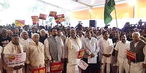 ದೆಹಲಿಯ ಜಂತರ್ ಮಂತರ್ ನಲ್ಲಿ ಕಾಂಗ್ರೆಸ್ ನಾಯಕರ ಪ್ರತಿಭಟನೆ
