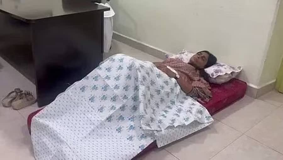 ಗೃಹಬಂಧನ ಭೀತಿ: ಕಾಂಗ್ರೆಸ್ ಕಚೇರಿಯಲ್ಲಿಯೇ ಮಲಗಿದ ಶರ್ಮಿಳಾ ರೆಡ್ಡಿ; ಫೋಟೋ ವೈರಲ್