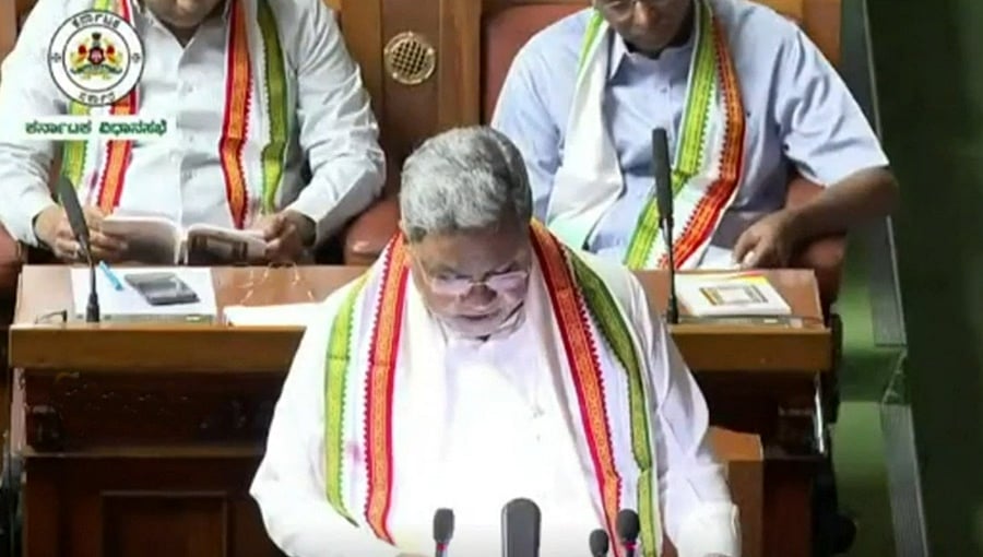 2024-25ನೇ ಸಾಲಿನ ರಾಜ್ಯ ಬಜೆಟ್: ದಾಖಲೆಯ 15ನೇ ಬಜೆಟ್ ಮಂಡಿಸುತ್ತಿರುವ ಸಿಎಂ ಸಿದ್ದರಾಮಯ್ಯ