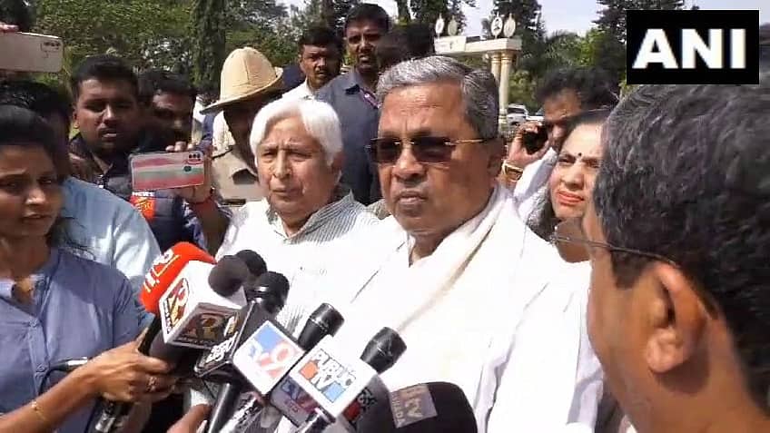ರಾಜ್ಯಸಭೆ ಚುನಾವಣೆ: ಮತ ಚಲಾಯಿಸಿದ ಸಿಎಂ ಸಿದ್ದರಾಮಯ್ಯ, ಬಿಜೆಪಿ-ಜೆಡಿಎಸ್ ವಿರುದ್ಧ ವಾಗ್ದಾಳಿ