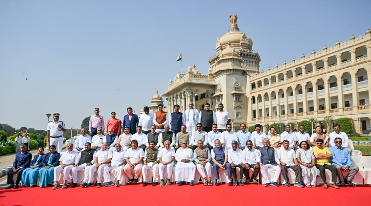 ವಿಧಾನಪರಿಷತ್ ಸದಸ್ಯರೊಂದಿಗೆ ಸಿಎಂ ಸಿದ್ದರಾಮಯ್ಯ ಫೋಟೋ ಶೂಟ್! ಬಿ.ಕೆ. ಹರಿಪ್ರಸಾದ್ ಗೈರು