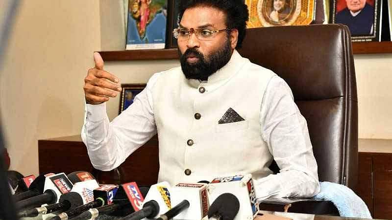 ಚುನಾವಣಾ ನೀತಿ ಸಂಹಿತೆ ಉಲ್ಲಂಘನೆ ಪ್ರಕರಣ: ವಿಚಾರಣೆಗೆ ಹಾಜರಾಗದ ಶ್ರೀರಾಮುಲು ವಿರುದ್ಧ ಹೈಕೋರ್ಟ್ ಸಿಡಿಮಿಡಿ