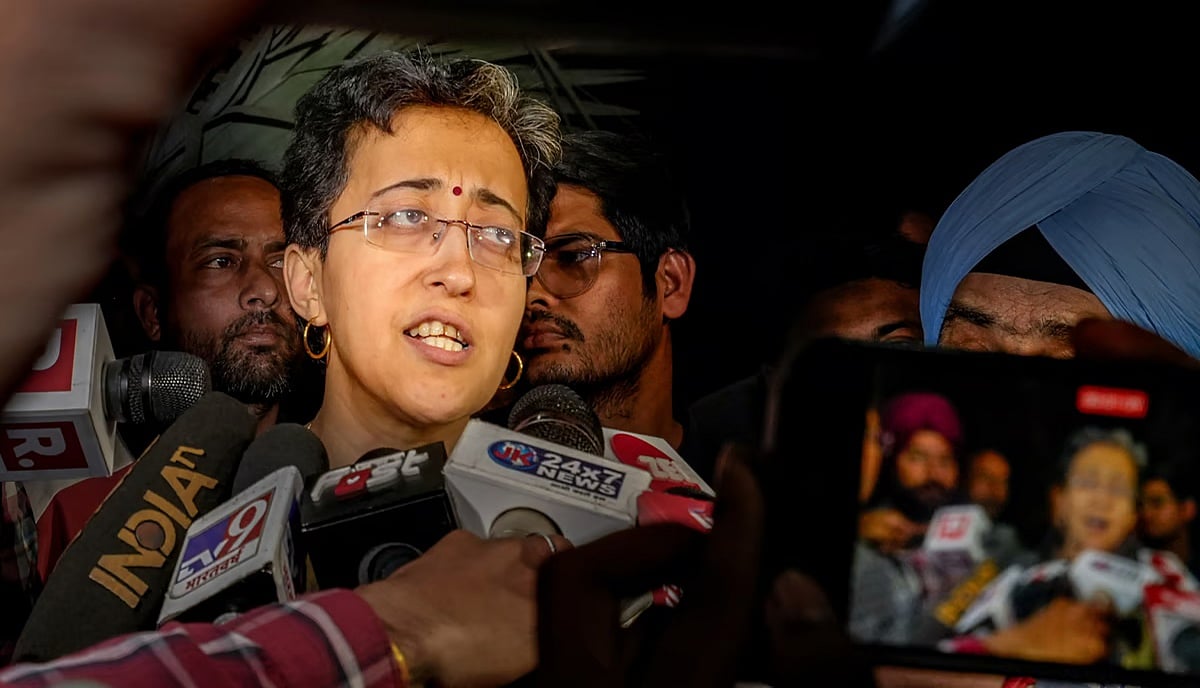 ನವದೆಹಲಿ: ಎಎಪಿಯ ಅತಿಶಿ, ಸೌರಭ್ ಭಾರದ್ವಾಜ್ ಪೊಲೀಸರ ವಶಕ್ಕೆ