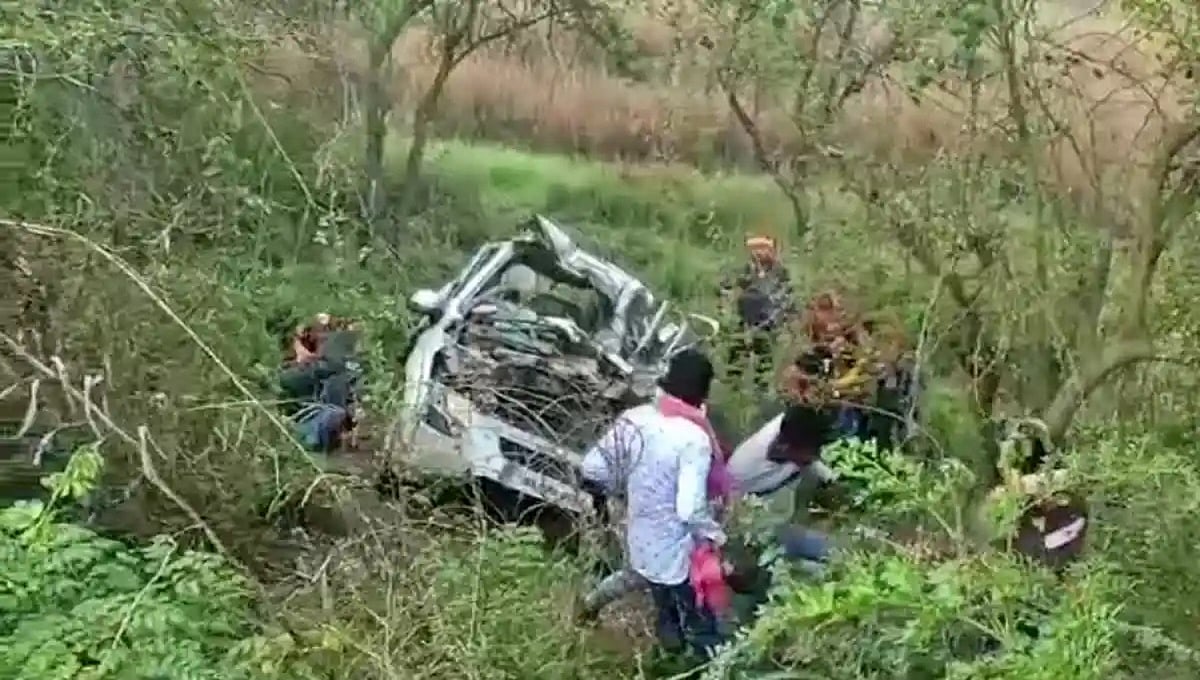 ಮದುವೆ ಮುಗಿಸಿ ಬರುತ್ತಿದ್ದವರು ಮಸಣಕ್ಕೆ: ಕಾರಿಗೆ ಟ್ರ್ಯಾಕ್ಟರ್ ಡಿಕ್ಕಿ, ಮೂವರು ಮಕ್ಕಳು ಸೇರಿದಂತೆ 7 ಮಂದಿ ದುರ್ಮರಣ