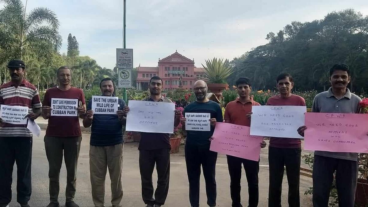 ಕಬ್ಬನ್ ಪಾರ್ಕ್ ನಲ್ಲಿ 10 ಅಂತಸ್ತಿನ ಕಟ್ಟಡ ನಿರ್ಮಾಣ ವಿರೋಧಿಸಿ ನಡಿಗೆದಾರರ ಸಂಘದಿಂದ ಪ್ರತಿಭಟನೆ