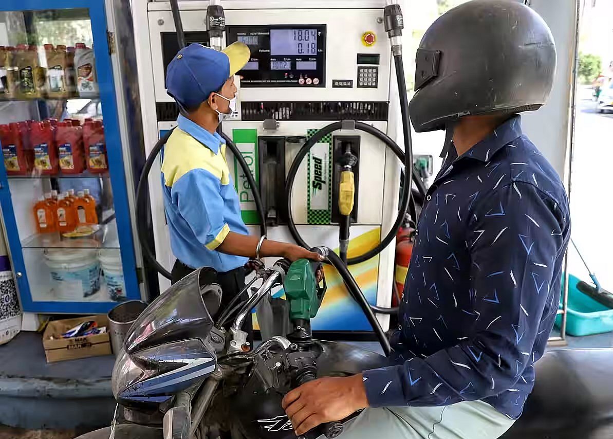 ಗ್ರಾಹಕರಿಗೆ ಗುಡ್ ನ್ಯೂಸ್: ಪೆಟ್ರೋಲ್, ಡೀಸೆಲ್ ಬೆಲೆ ಇಳಿಕೆ, ನೂತನ ದರ ಹೀಗಿದೆ...