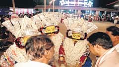ಕರ್ನಾಟಕ ಲೋಕಸಭೆ ಚುನಾವಣೆ: ಮತದಾರರ ಸೆಳೆಯಲು ಯಕ್ಷಗಾನ, ಕಂಬಳ ಸ್ಥಳಗಳಿಗೆ ಅಭ್ಯರ್ಥಿಗಳ ಭೇಟಿ!