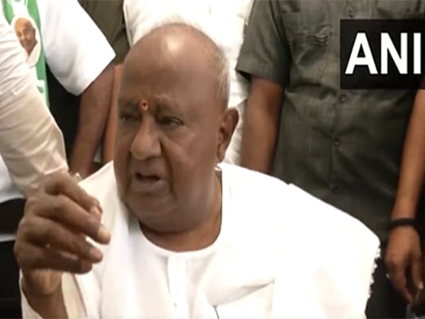 ದೇವೇಗೌಡರು ಭಾಗವಹಿಸಿದ್ದ ಸಭೆಯಲ್ಲಿ ಭದ್ರತಾ ಲೋಪ: ಚುನಾವಣಾ ಆಯೋಗಕ್ಕೆ ಜೆಡಿಎಸ್ ದೂರು, ಕ್ರಮಕ್ಕೆ ಆಗ್ರಹ