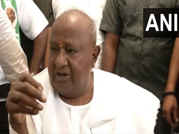 ದೇವೇಗೌಡರು ಭಾಗವಹಿಸಿದ್ದ ಸಭೆಯಲ್ಲಿ ಭದ್ರತಾ ಲೋಪ: ಚುನಾವಣಾ ಆಯೋಗಕ್ಕೆ ಜೆಡಿಎಸ್ ದೂರು, ಕ್ರಮಕ್ಕೆ ಆಗ್ರಹ