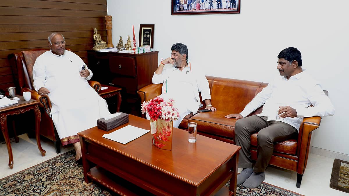 ಸಚಿವ ಸಂಪುಟ ಪುನಾರಚನೆಗೆ ಸಿಎಂ ಸಿದ್ಧತೆ ಬೆನ್ನಲ್ಲೇ ಹೈಕಮಾಂಡ್ ಭೇಟಿಯಾದ ಡಿಕೆ ಬ್ರದರ್ಸ್: ಚರ್ಚೆ ಕುರಿತು ತೀವ್ರ ಕೂತೂಹಲ