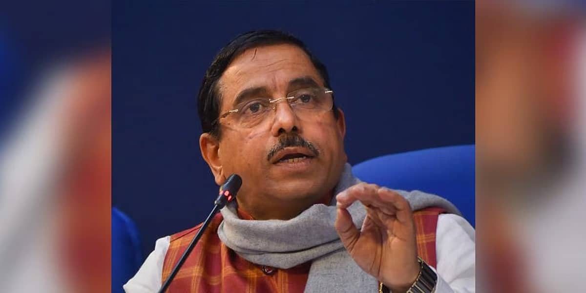 ಹನುಮಾನ್ ಚಾಲೀಸಾ ವಿವಾದ: ಕರ್ನಾಟಕವನ್ನು ಪಾಕಿಸ್ತಾನಕ್ಕಿಂತಲೂ ಕಡೆ ಮಾಡುತ್ತಿದ್ದಾರೆ; ಕಾಂಗ್ರೆಸ್ ವಿರುದ್ಧ ಪ್ರಹ್ಲಾದ್ ಜೋಶಿ ಕಿಡಿ