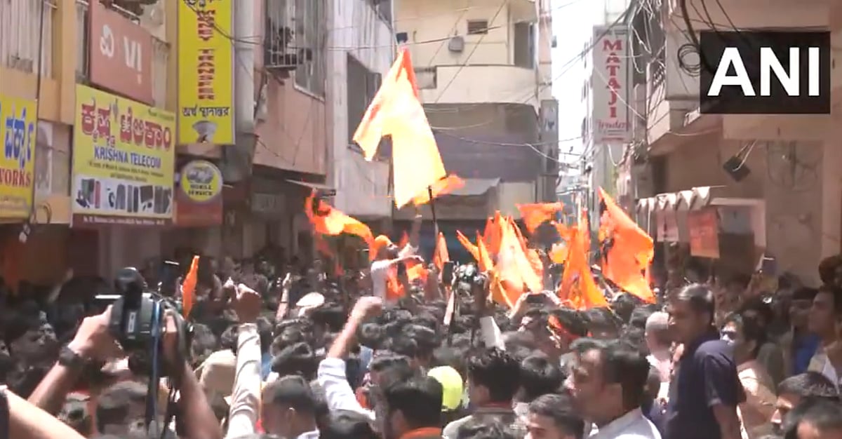 'ಹನುಮಾನ್ ಚಾಲೀಸಾ' ಕೇಸ್: ನಗರತ್ ಪೇಟೆಯಲ್ಲಿ ಪರಿಸ್ಥಿತಿ ಉದ್ವಿಗ್ನ, ತೇಜಸ್ವಿ ಸೂರ್ಯ ಸೇರಿ ಹಲವು ಹಿಂದೂ ಪರ ಕಾರ್ಯಕರ್ತರು ವಶಕ್ಕೆ