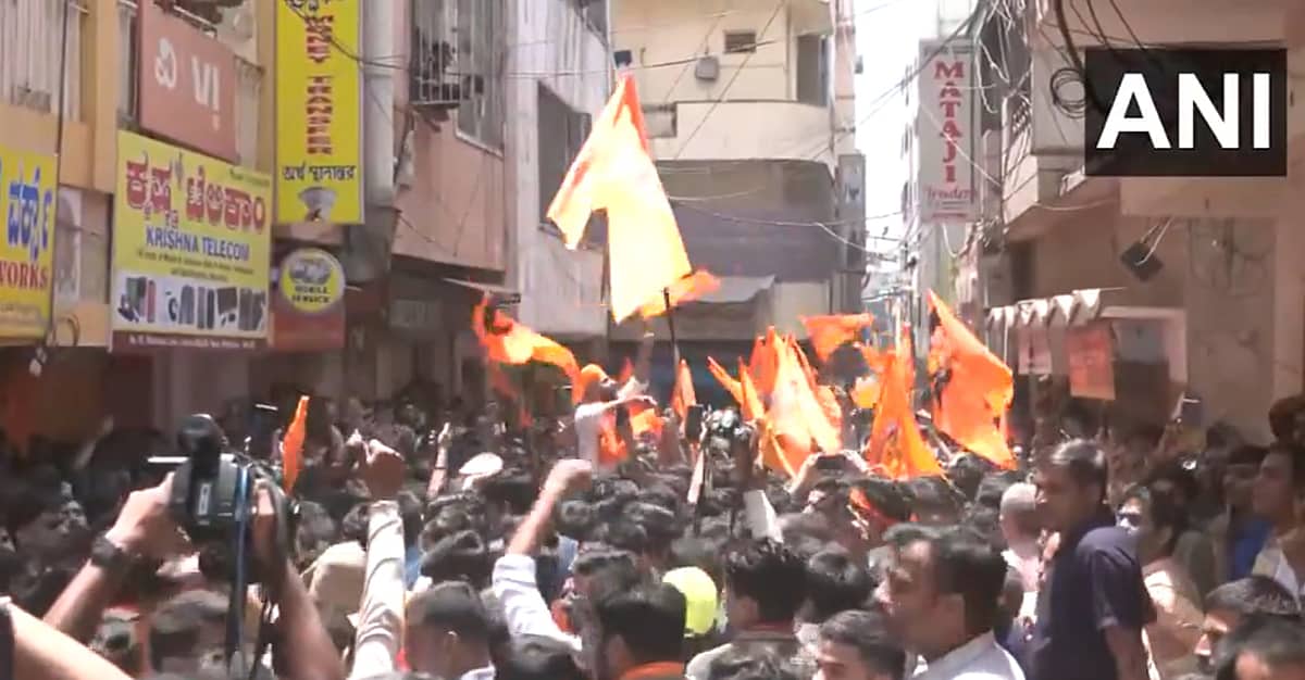 'ಹನುಮಾನ್ ಚಾಲೀಸಾ' ಕೇಸ್: ನಗರತ್ ಪೇಟೆಯಲ್ಲಿ ಪರಿಸ್ಥಿತಿ ಉದ್ವಿಗ್ನ, ತೇಜಸ್ವಿ ಸೂರ್ಯ ಸೇರಿ ಹಲವು ಹಿಂದೂ ಪರ ಕಾರ್ಯಕರ್ತರು ವಶಕ್ಕೆ