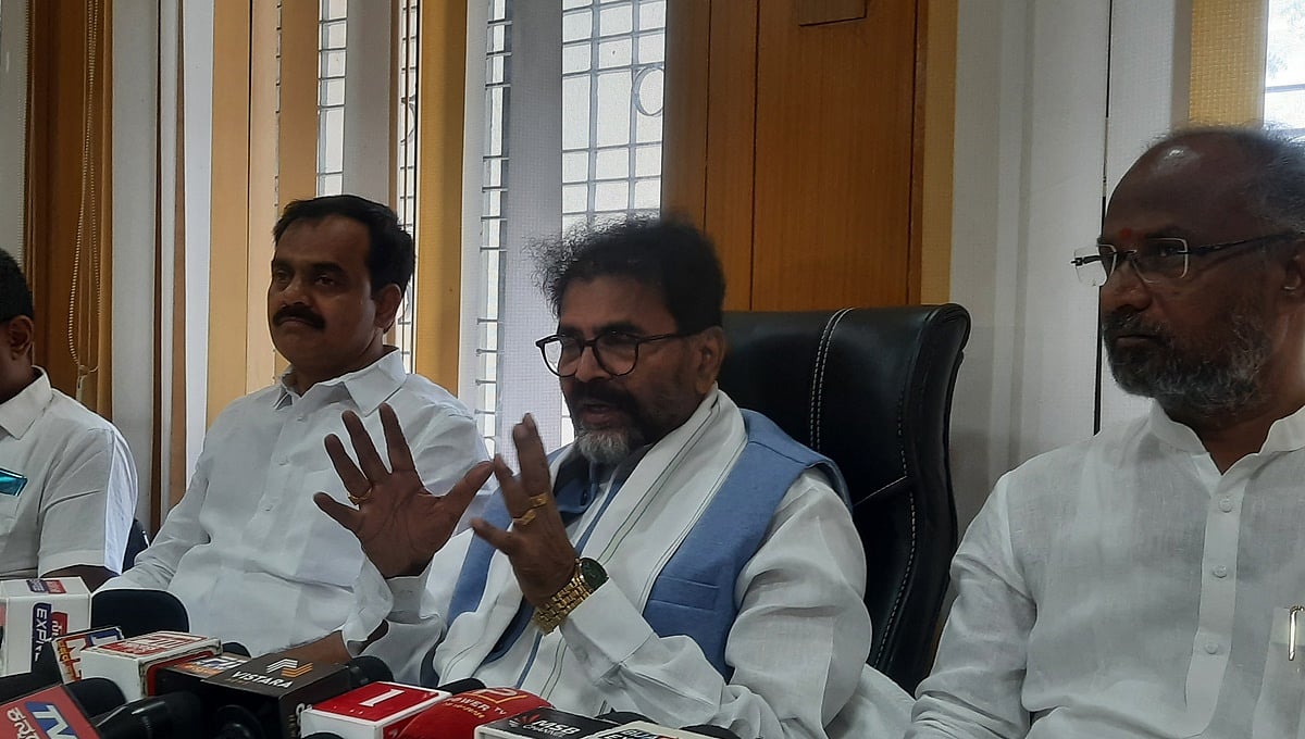 ಅನಂತ್ ಕುಮಾರ್ ಹೆಗಡೆಗೆ ಟಿಕೆಟ್ ನೀಡಬೇಡಿ: ವರಿಷ್ಠರಿಗೆ ಬಿಜೆಪಿ ವಕ್ತಾರ ಛಲವಾದಿ ನಾರಾಯಣಸ್ವಾಮಿ ಆಗ್ರಹ