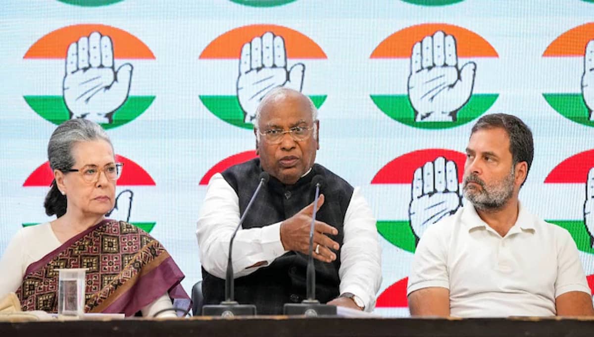 ಆದಾಯ ತೆರಿಗೆ ಇಲಾಖೆಯಿಂದ ಮತ್ತೆರಡು ನೋಟಿಸ್; ಬಿಜೆಪಿಯಿಂದ ತೆರಿಗೆ ಭಯೋತ್ಪಾದನೆ: ಕಾಂಗ್ರೆಸ್ ಟೀಕೆ