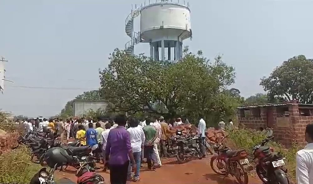 ಬೀದರ್: ನೀರಿನ ಟ್ಯಾಂಕ್ ನಲ್ಲಿ ಶವ ಪತ್ತೆ; ನೀರು ಕುಡಿದ ಜನರು ದಿಗ್ಭ್ರಮೆ!