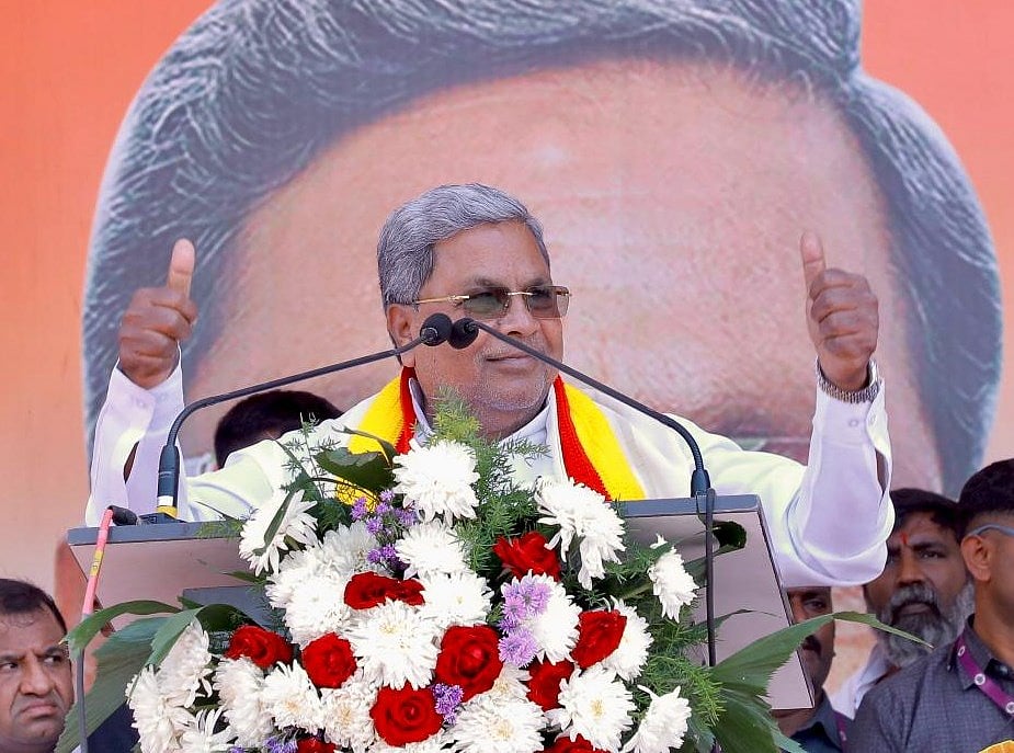 'ಮೋದಿಯವರು ಕಾಗೆ ಬೆಳ್ಳಗಿದೆ ಎಂದರೆ ಬಿಜೆಪಿಯವರು ಹೌದು ಬೆಳ್ಳಗಿದೆ ಅಂತಾರೆ, ನಾಯಿಗೆ ಬಾಲ ಇಲ್ಲ ಅಂದರೆ ಹೌದು ಇಲ್ಲಾ ಅಂತಾರೆ'
