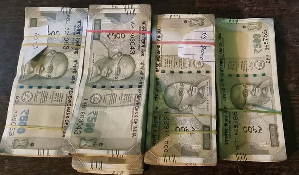 ಲೋಕಸಭೆ ಚುನಾವಣೆ ಘೋಷಣೆ: ಬೆಳಗಾವಿಯಲ್ಲಿ ಗೋಣಿ ಚೀಲದಲ್ಲಿ ಸಾಗಿಸುತ್ತಿದ್ದ ಹಣ ವಶ!