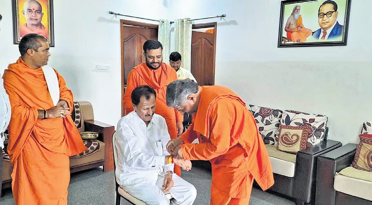 ಲೋಕಸಭೆ ಚುನಾವಣೆ: ಸೋಮಣ್ಣಗೆ ಕೌಂಟರ್; ಮಠಗಳಿಗೆ ತುಮಕೂರು ಕಾಂಗ್ರೆಸ್ ಅಭ್ಯರ್ಥಿ ಮುದ್ದಹನುಮೇಗೌಡ ಭೇಟಿ!