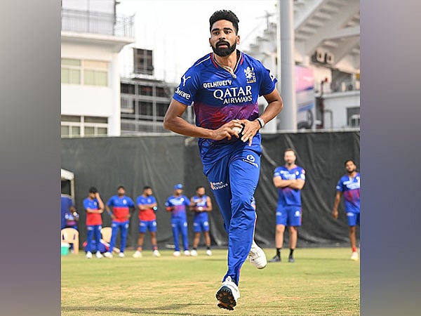 ವೆಂಕಟೇಶ್ ಅಯ್ಯರ್ಗೆ ಬಿಡ್ ಮಾಡಿ, ಮೊಹಮ್ಮದ್ ಸಿರಾಜ್ರನ್ನು ಬಿಡುಗಡೆ ಮಾಡಿದ್ದೇಕೆ?; RCB ಉತ್ತರ ಹೀಗಿದೆ..
