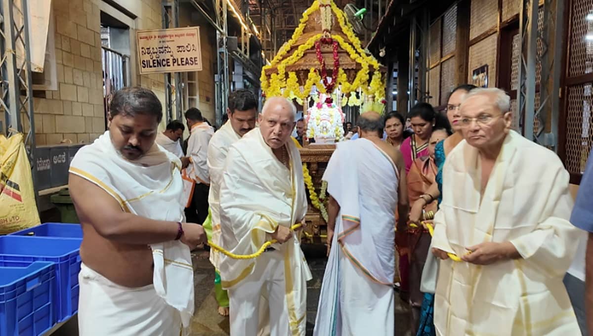 ಹೊರನಾಡು ಅನ್ನಪೂರ್ಣೇಶ್ವರಿ ದೇವಸ್ಥಾನದಲ್ಲಿ ಯಡಿಯೂರಪ್ಪ ಕುಟುಂಬ ನವ ಚಂಡಿಕಾ ಯಾಗ!