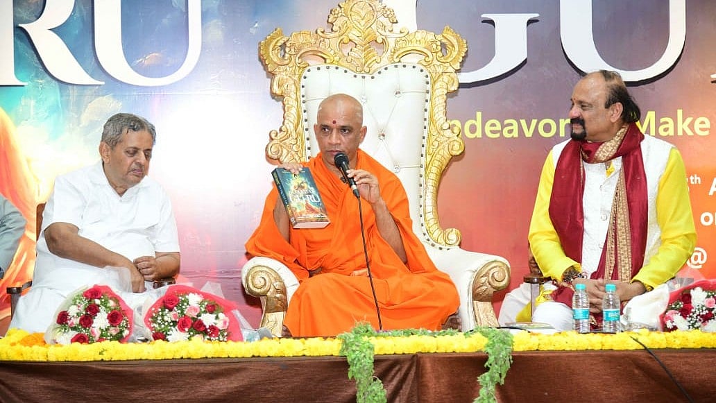 'In Quest of Guru' ಪುಸ್ತಕ ಬಿಡುಗಡೆ ಮಾಡಿದ ಡಾ.ನಿರ್ಮಲಾನಂದ ಶ್ರೀ