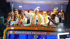 ಕಾಂಗ್ರೆಸ್ ಗೆ ಹಿತ ಶತ್ರುಗಳ ಕಾಟ; ಚಕ್ರವ್ಯೂಹದಲ್ಲಿ ಕುಮಾರಸ್ವಾಮಿ ಒಂಟಿ! (ಸುದ್ದಿ ವಿಶ್ಲೇಷಣೆ)