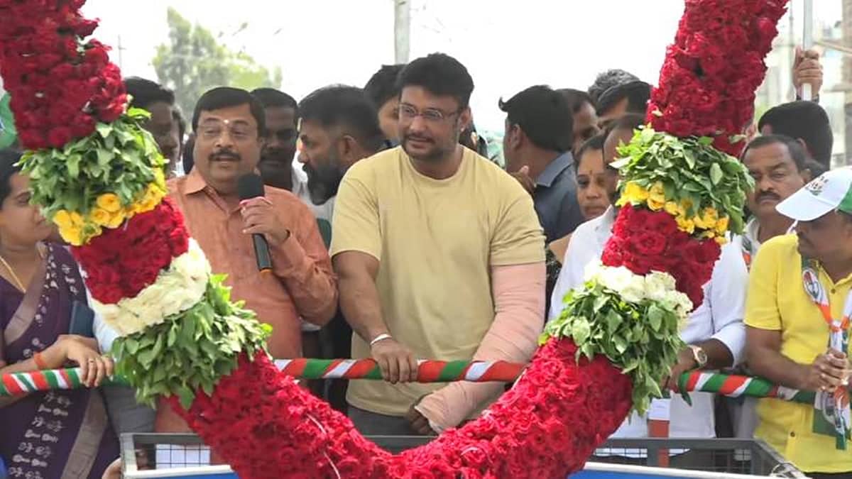 ಮಂಡ್ಯದಲ್ಲಿ ಸುಮಲತಾ ಸೈಲೆಂಟ್: ಕಾಂಗ್ರೆಸ್ ಅಭ್ಯರ್ಥಿ ಸ್ಟಾರ್ ಚಂದ್ರು ಪರ ದರ್ಶನ್ ಪ್ರಚಾರ!