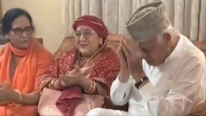 ಜಮ್ಮು ಮತ್ತು ಕಾಶ್ಮೀರ ಮಾಜಿ ಸಿಎಂ ಫಾರೂಕ್ ಅಬ್ದುಲ್ಲಾ ರಾಮ ಭಜನೆ, ವಿಡಿಯೋ ವೈರಲ್!
