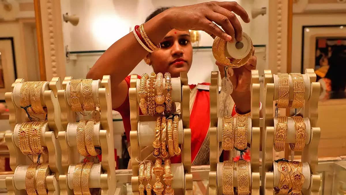 Deepavali Gold Rate: ದೀಪಾವಳಿ ಎಫೆಕ್ಟ್... ಚಿನ್ನದ ದರ ಗಗನಕ್ಕೆ, ಇಂದಿನ ಬೆಲೆ ಹೀಗಿದೆ..!